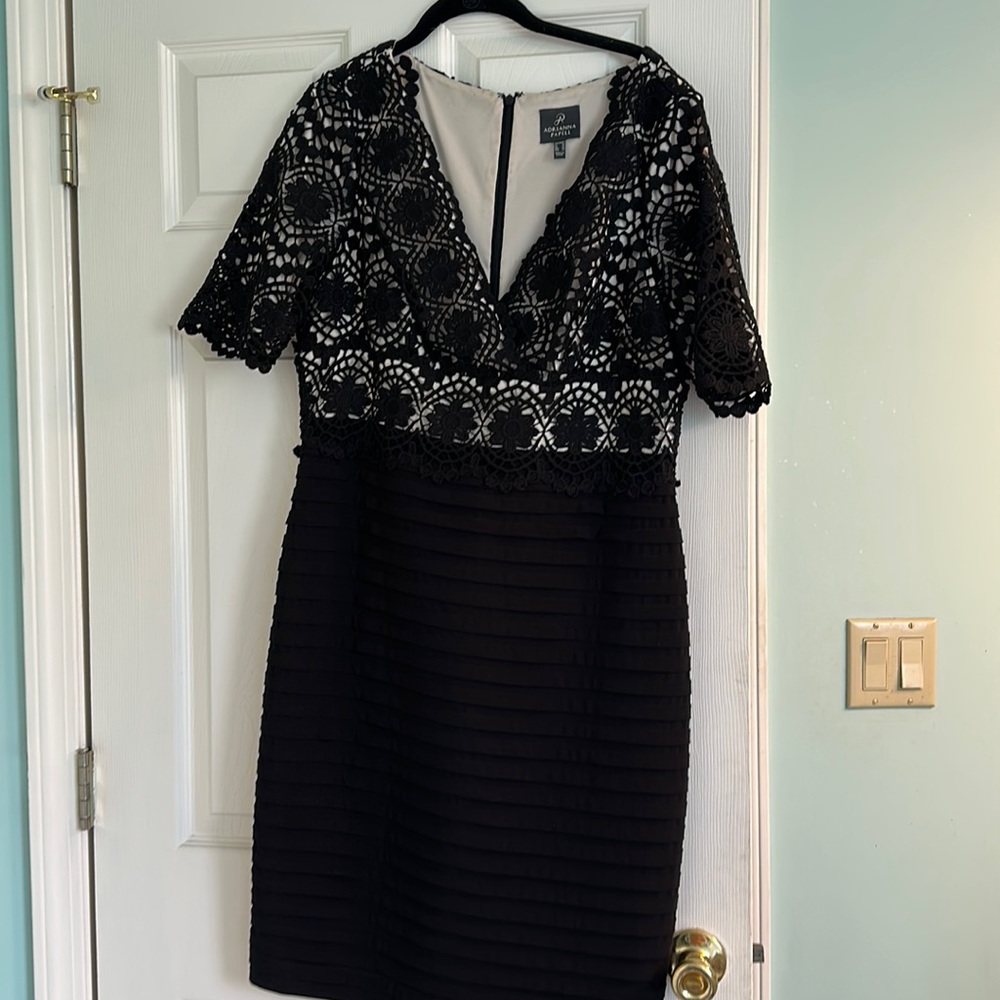 Excellent condition Adrianna Papell size 20! Black lace, wedding style!